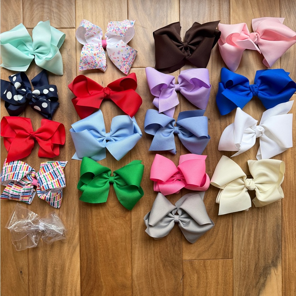 Lot of 18 Assorted Girls' Grosgrain Hair Bows - mostly all Wee Ones brand